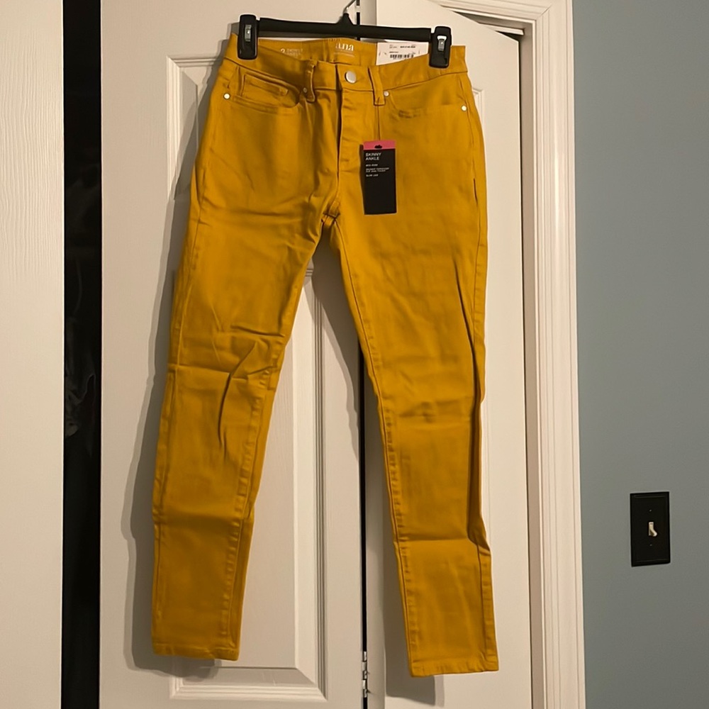 a.n.a size 2 gold ankle skinny pants